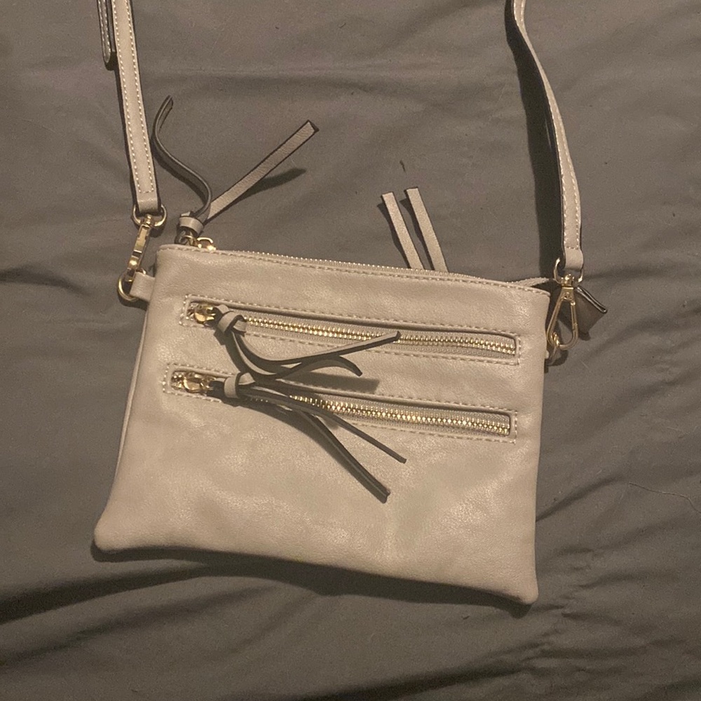 Small crossbody. 5x7 inches. Color is grey